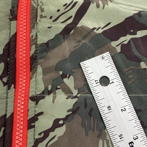 the North Face camo print medium weight zip up jacket L - Picture 14 of 15
